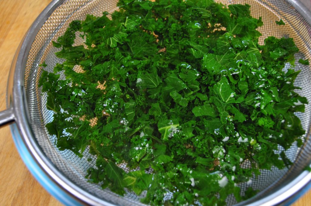 1 Plunge into ice cold water to keep the colour web